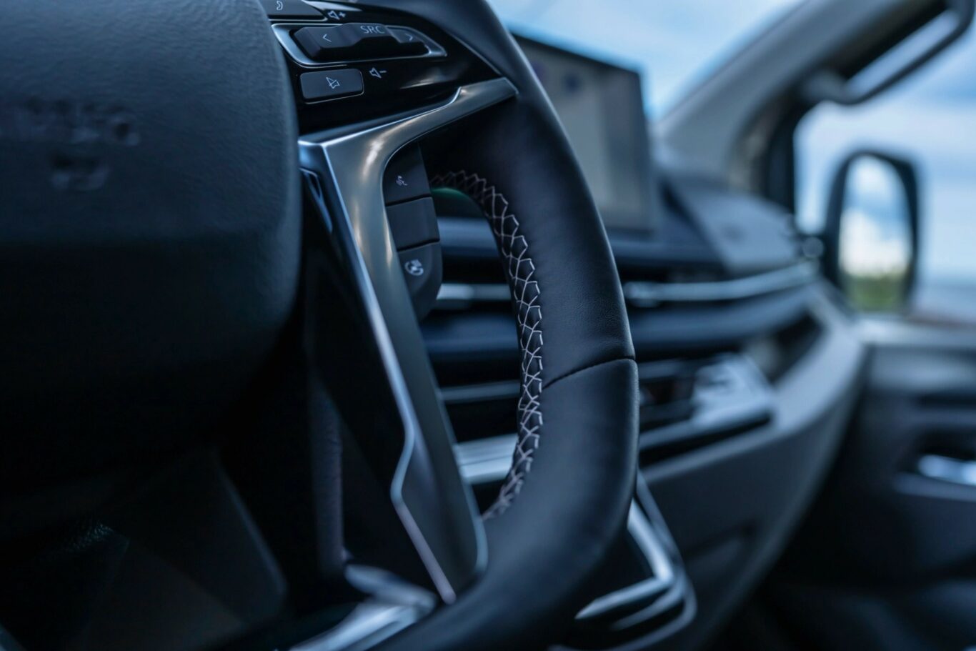 Podgrzewana skórzana kierownica MAXUS E-DELIVER 7