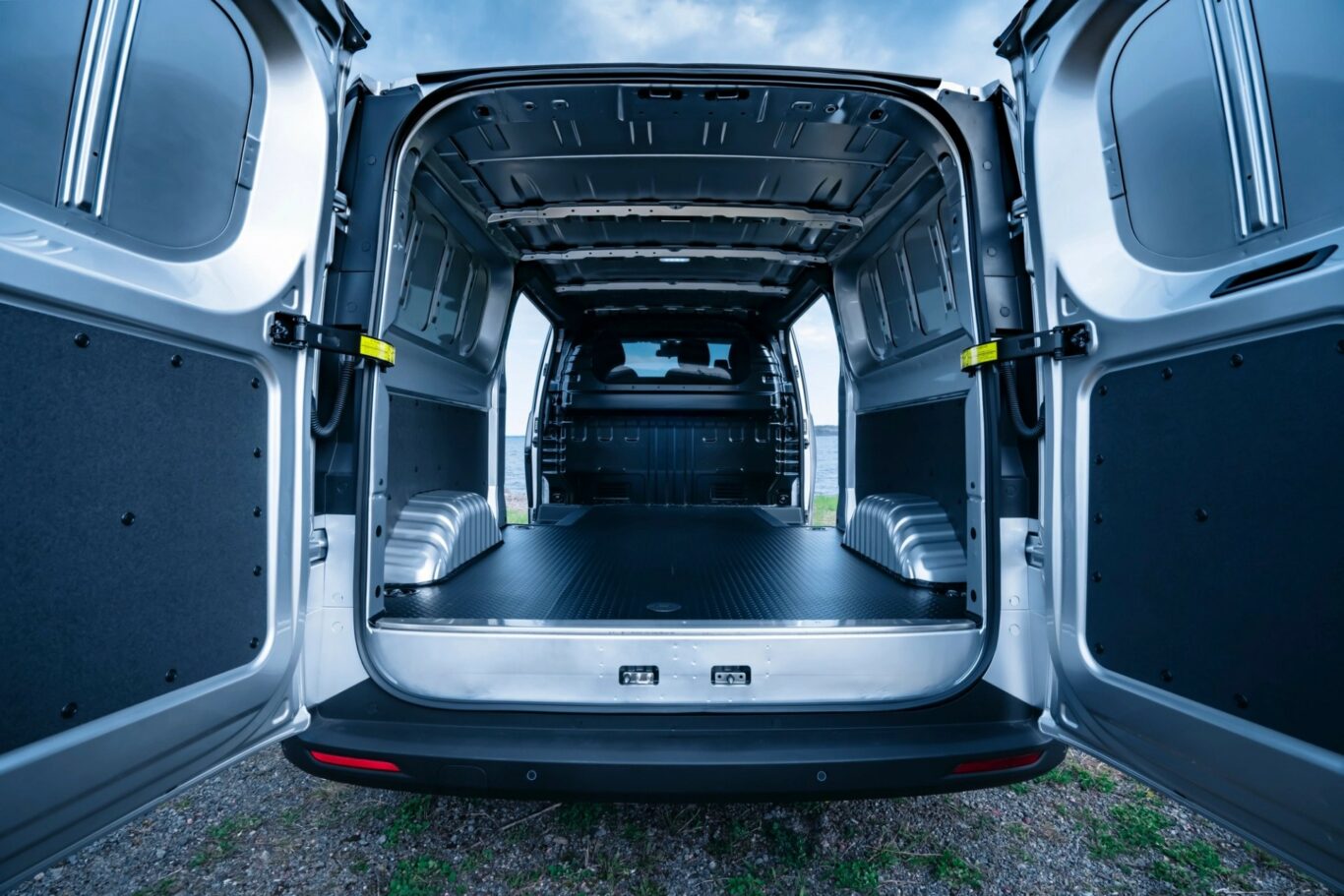 Wyjątkowy van elektryczny Maxus E-deliver 7 Auto-Gazda 3