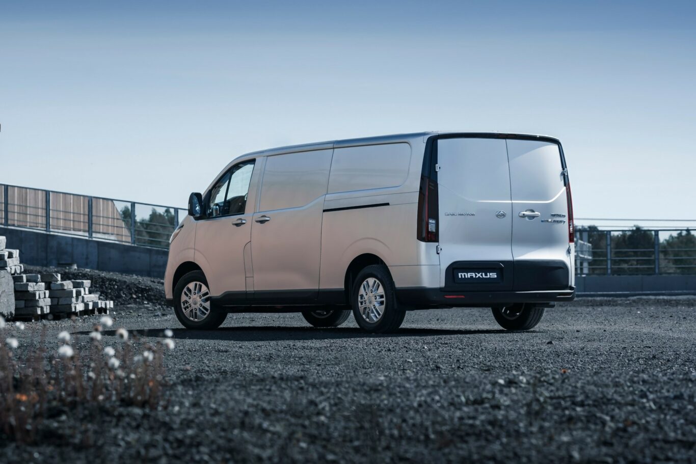 Wyjątkowy van elektryczny Maxus E-deliver 7 Auto-Gazda 4