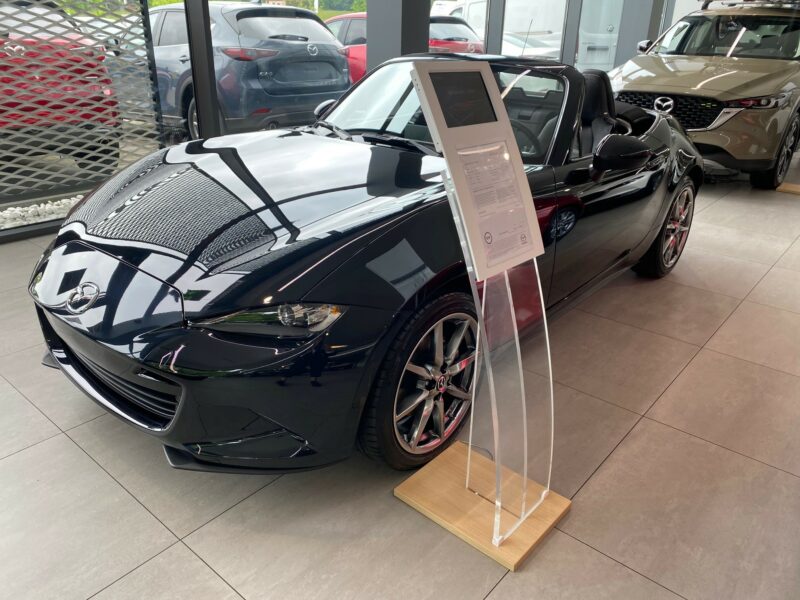 auto-gazda mazda mx-5 czarna miekki dach