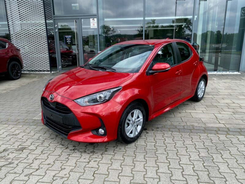 auto-gazda mazda 2 hybrid czerwona