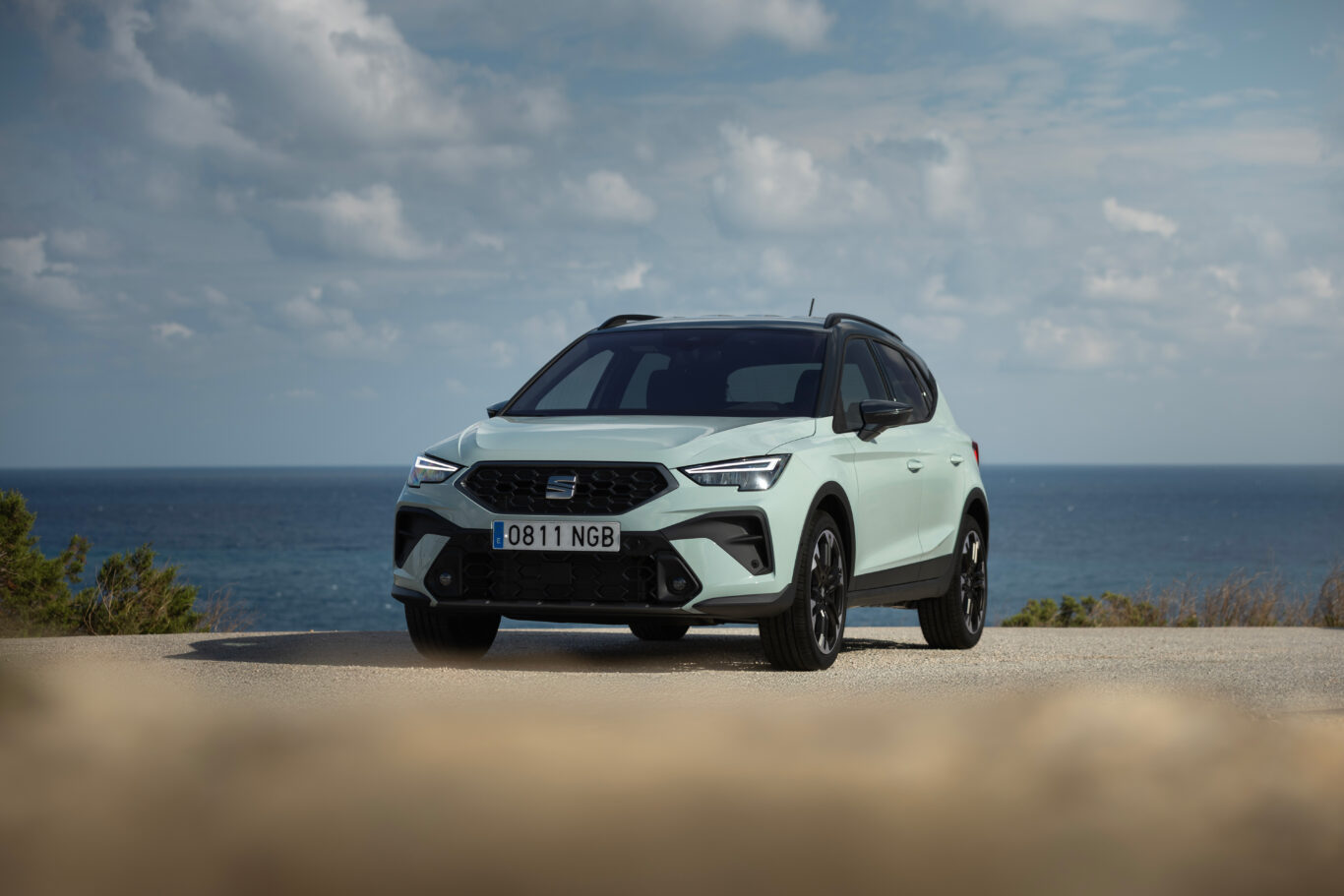 nowy seat arona przód samochodu