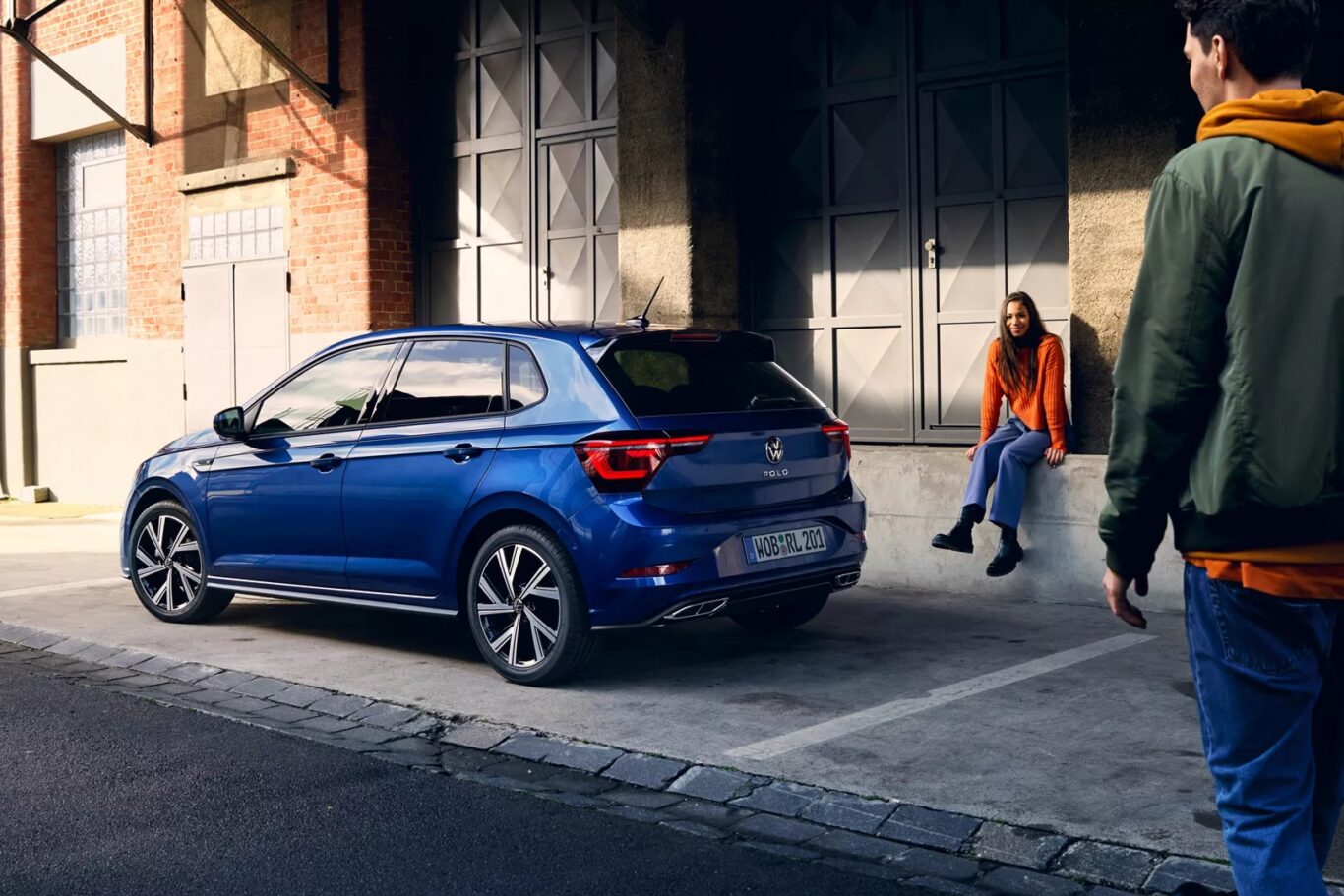 granatowy volkswagen polo