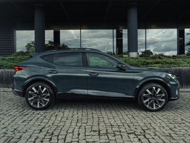 bok samochodu cupra formentor