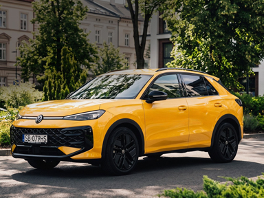 zaparkowany żółty T-Roc auto gazda